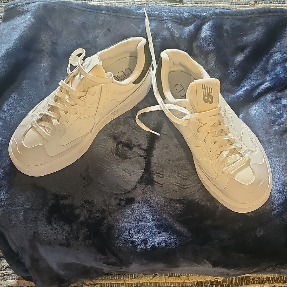 New Balance Women's White Athletic Shoes - Picture 3 of 7